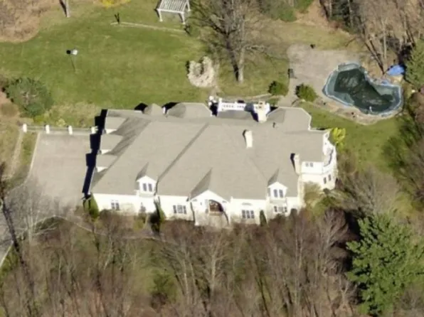 176 Hidden Pond Dr, Watertown, CT 06795