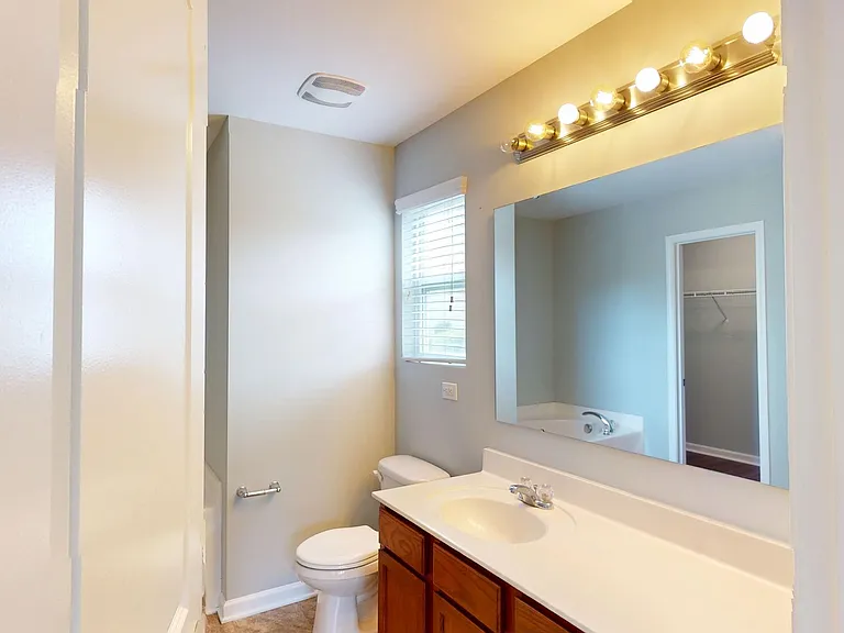10612 Kempsford Dr — Photo 18