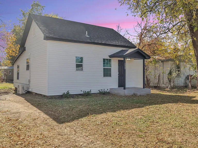 2440 NW 3rd St — Photo 2