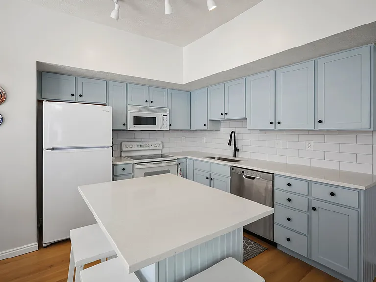 140 Bamberger Rd — Photo 8