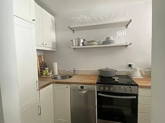 3rd image of 63 W 83rd St APT 3F