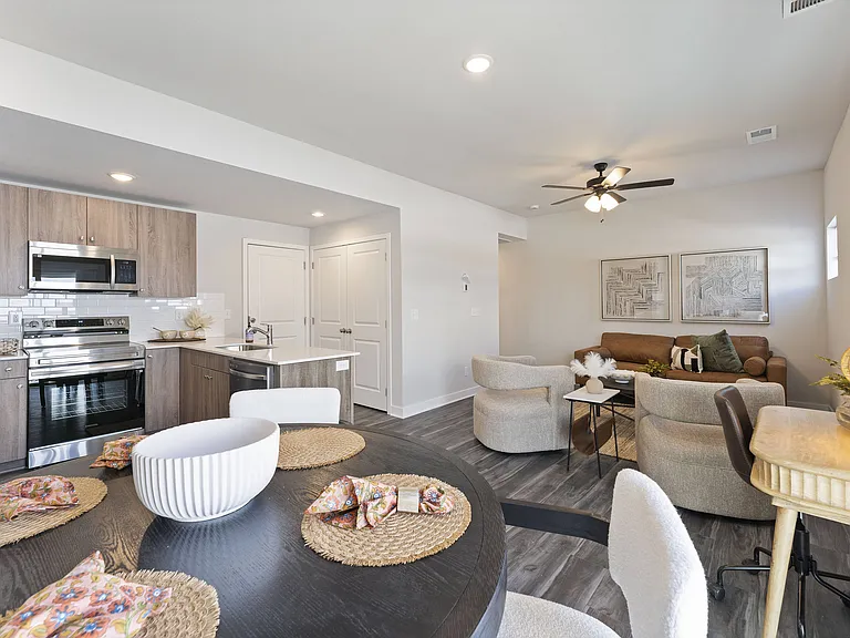 Barry West Townhomes — Photo 81