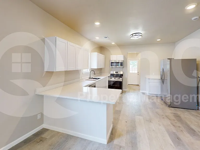 2209 Wellington St — Photo 5