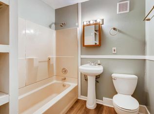 876 Lafond Ave #L, Saint Paul, MN 55104