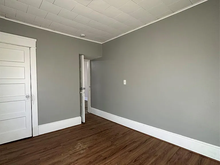 9 Elizabeth St #2 — Photo 17