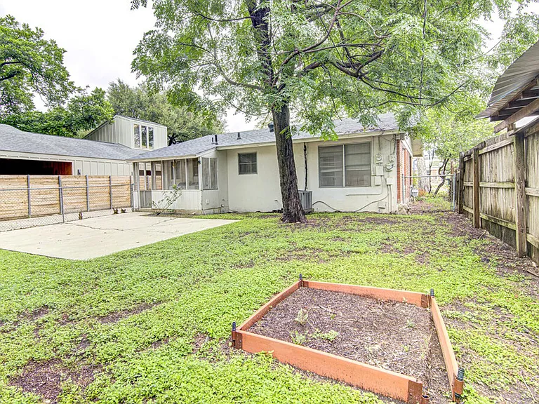 1711 Brentwood St — Photo 22