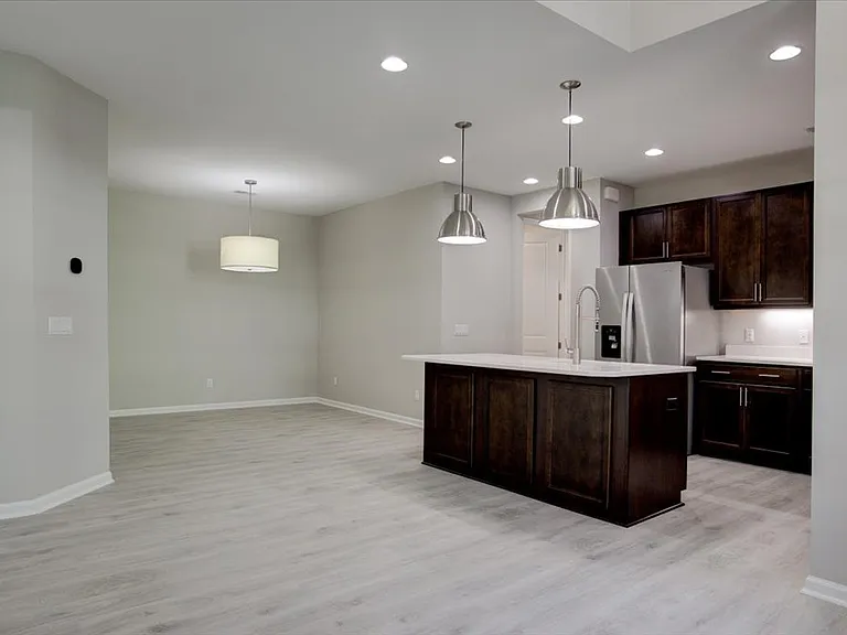 363 Harborside Dr — Photo 7