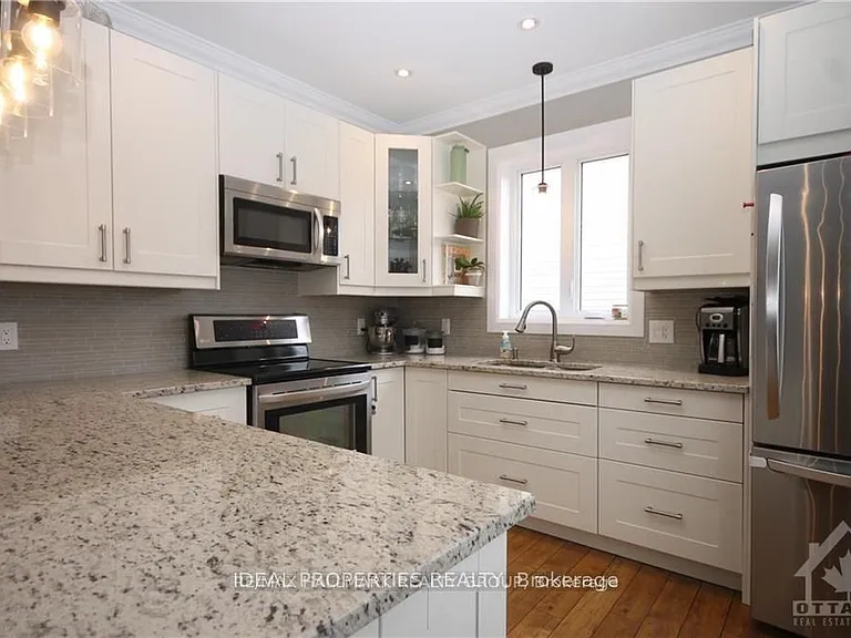 17 Anna Ave — Photo 3