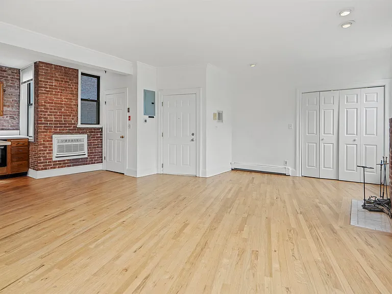 163 14th St #4 — Photo 7