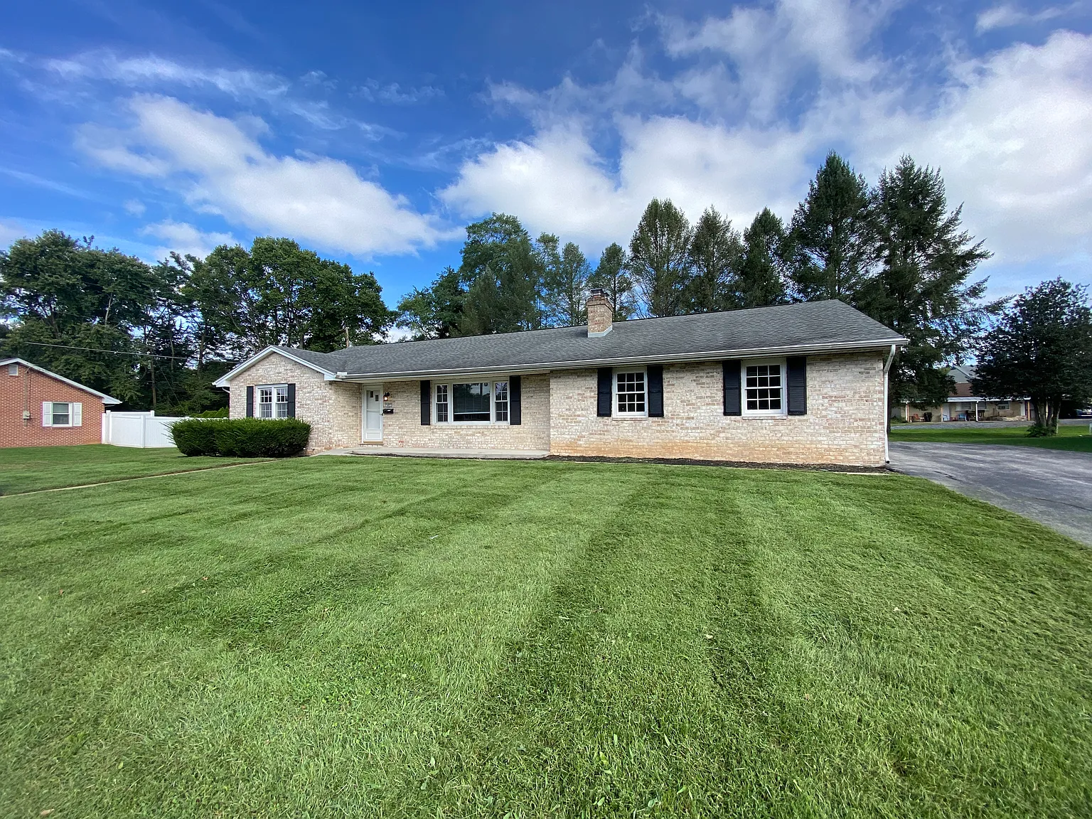 3 bed, $1,995 — Photo 2