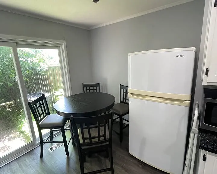 121 University Ave E #19 — Photo 6