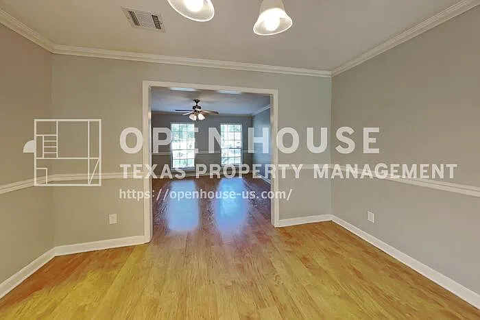 3918 Forest Village Dr — Photo 10