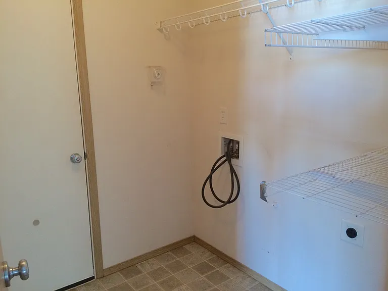 1900 Leanne Ave — Photo 15