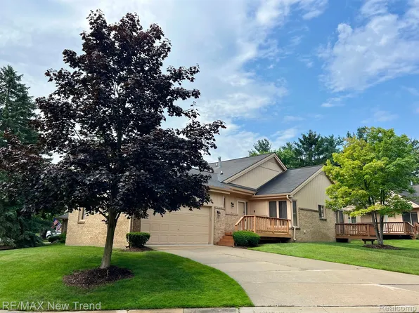 22135 River Ridge Trl, Farmington, MI 48335