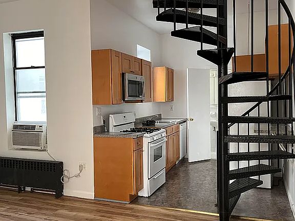 2nd image of 209 21st St APT 7