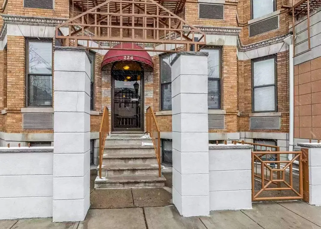 2 bed, 1.5 bath, $2,000 — Photo 1