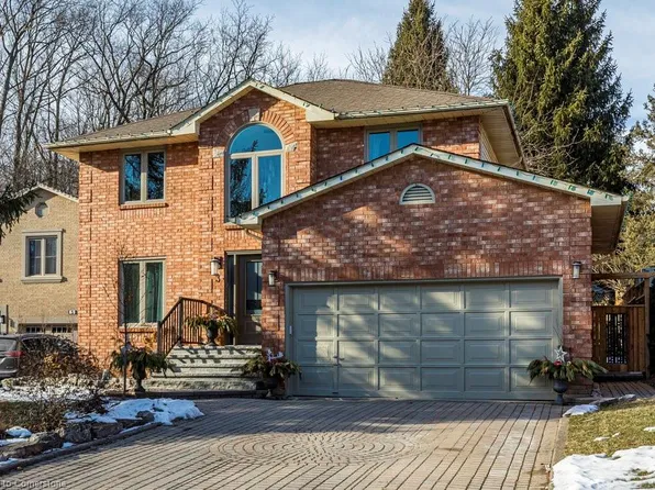 3 Barrington Ct, Hamilton, ON L9H 6S6