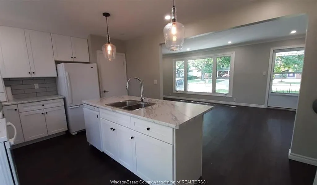 3 bed, 1200 sqft, $2,290 — Photo 4