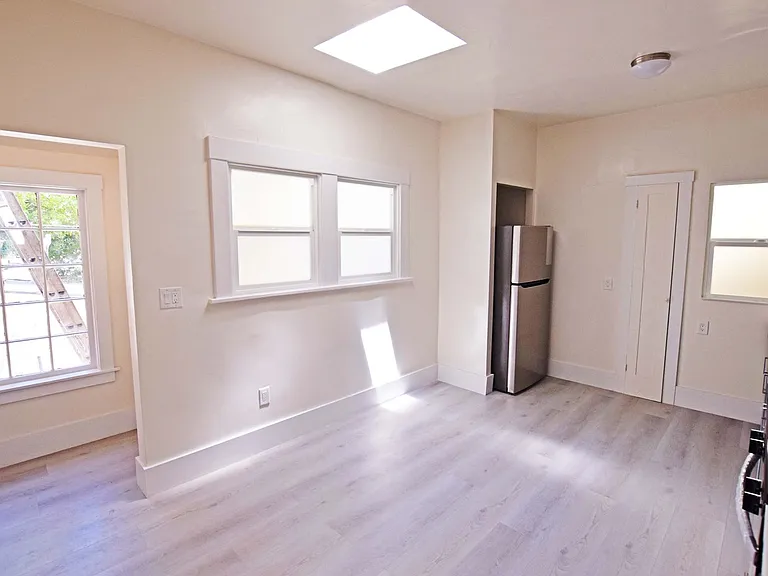 1710 Martin Luther King Jr Way — Photo 23