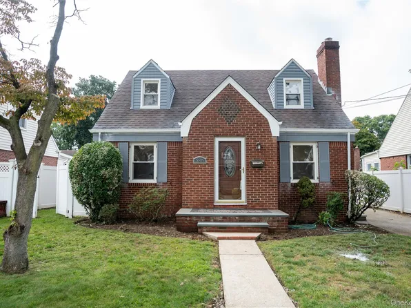 586 Stratford Road, Baldwin, NY 11510