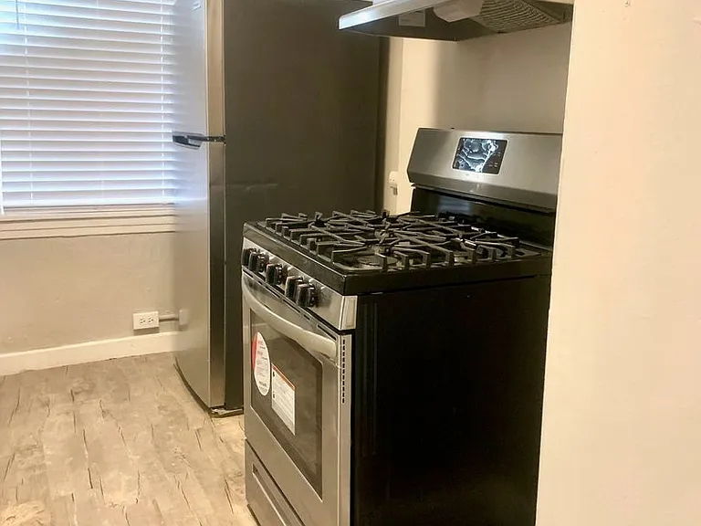 2838 Broadway Ave — Photo 7