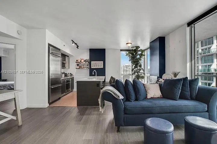 500 Brickell West Condo — Photo 3