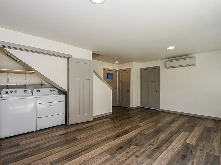 2046 Aaron Dr — Photo 7
