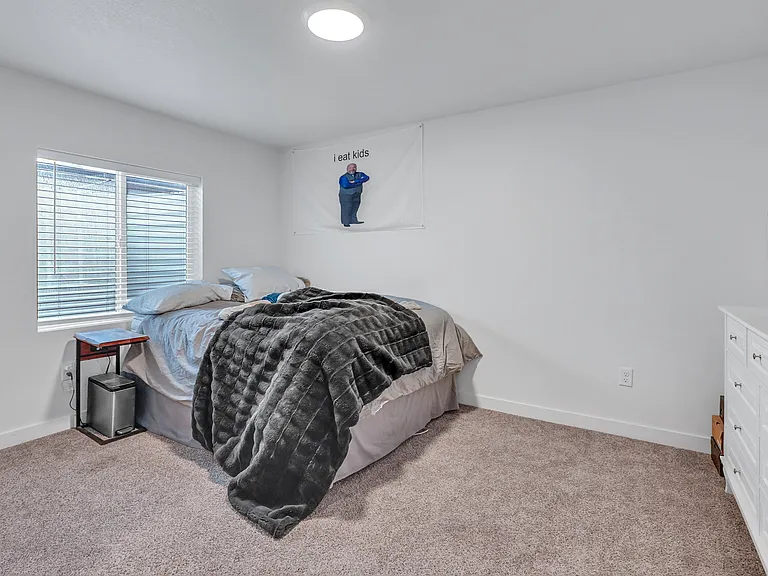 2409 E Woodbury Ln — Photo 21
