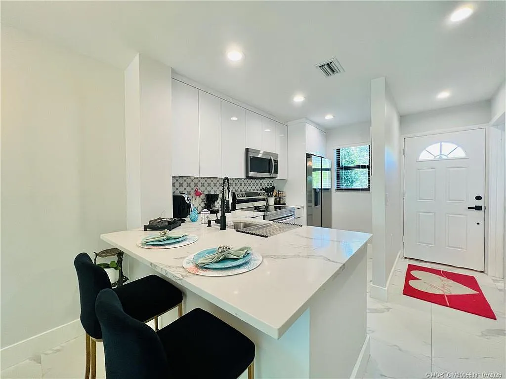 2 bed, 1.5 bath, 1234 sqft, $2,850 — Photo 4