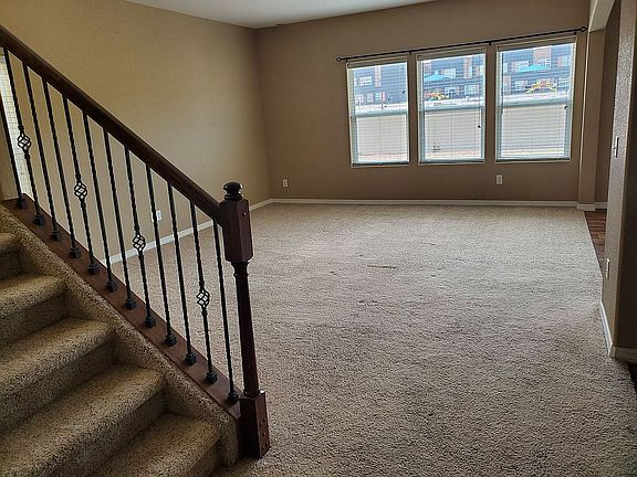 1st floor family room empty