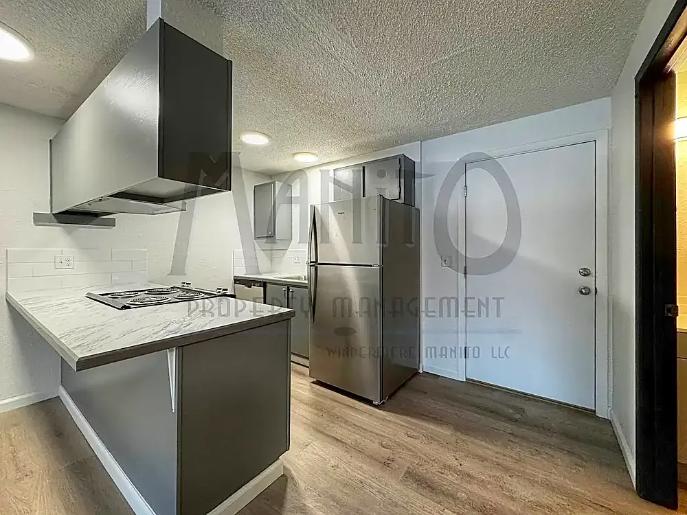 Regency Park Apartments — Photo 2