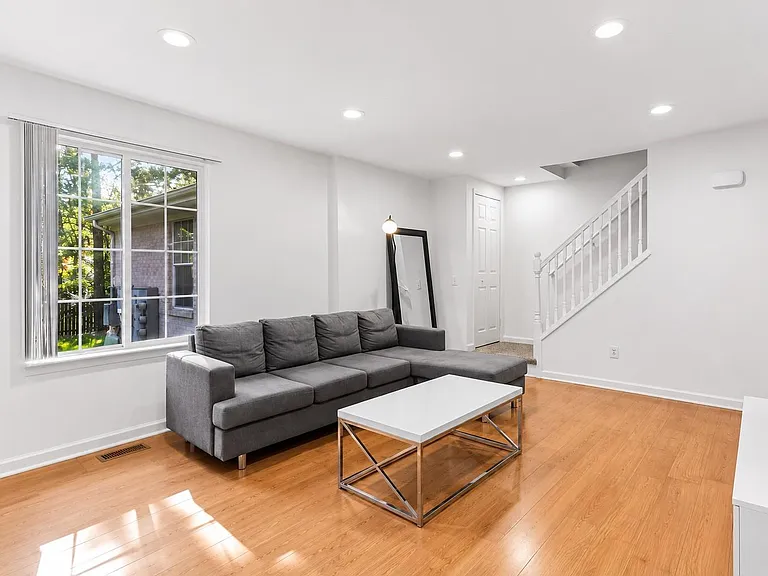 47086 Auburn Ct — Photo 2