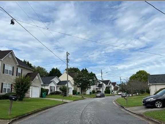 Exterior Neighborhood (street photo)
