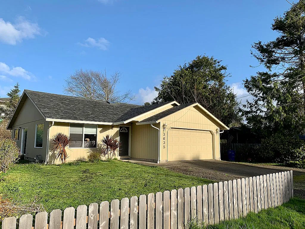 3635 Sea Mist Ave photo 1
