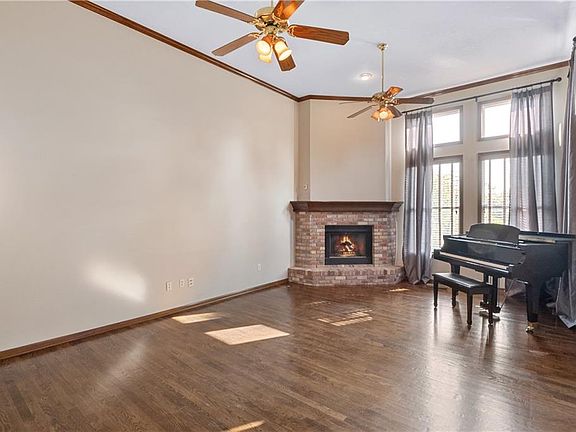 5th image of 4417 NE Blue Jay Dr