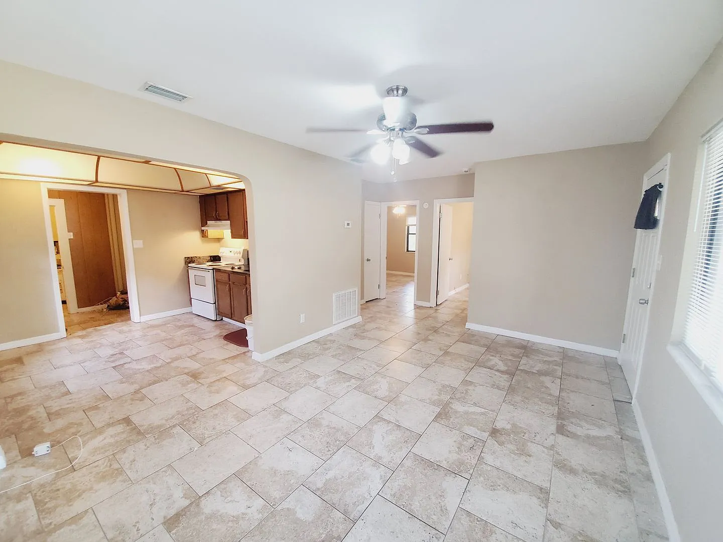 Three Bedroom One bathroom House — Photo 4