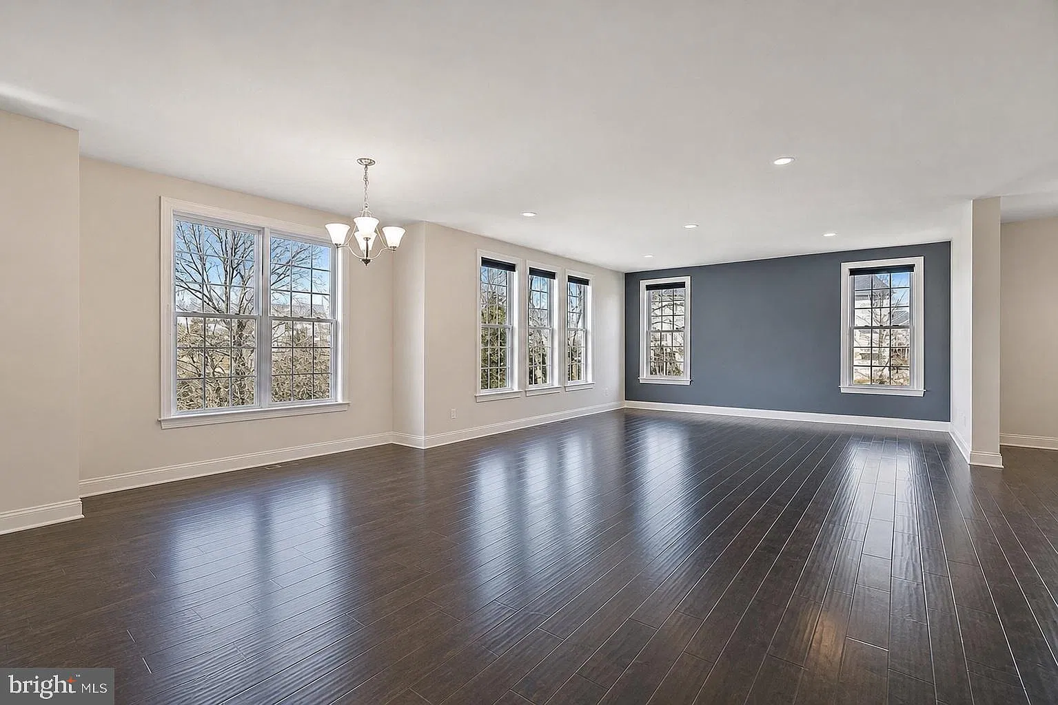 4 bed, 4.5 bath, 3947 sqft, $3,975 — Photo 4