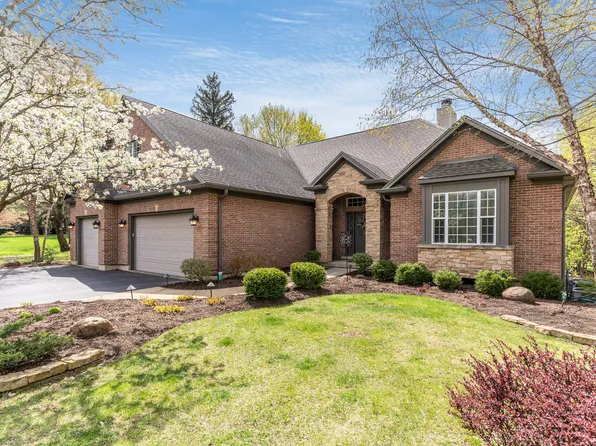 26924 N Greenview Dr, Wauconda, IL 60084