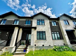 614 Mikinak Rd, Ottawa, ON K1K3X7