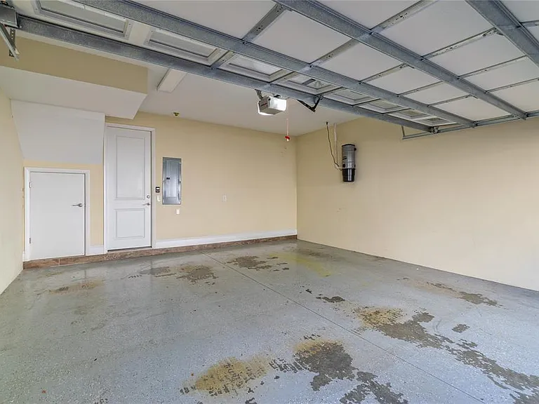 653 E Jackson St — Photo 39