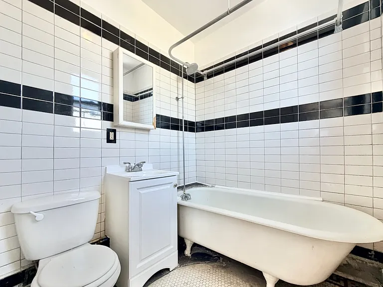 409 Monmouth St #3 — Photo 15