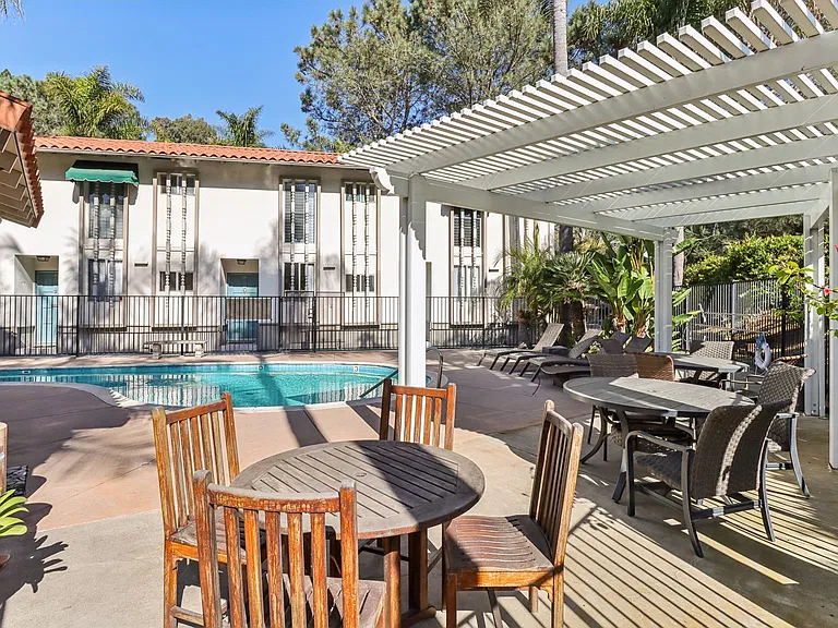 La Jollan Townhomes — Photo 41