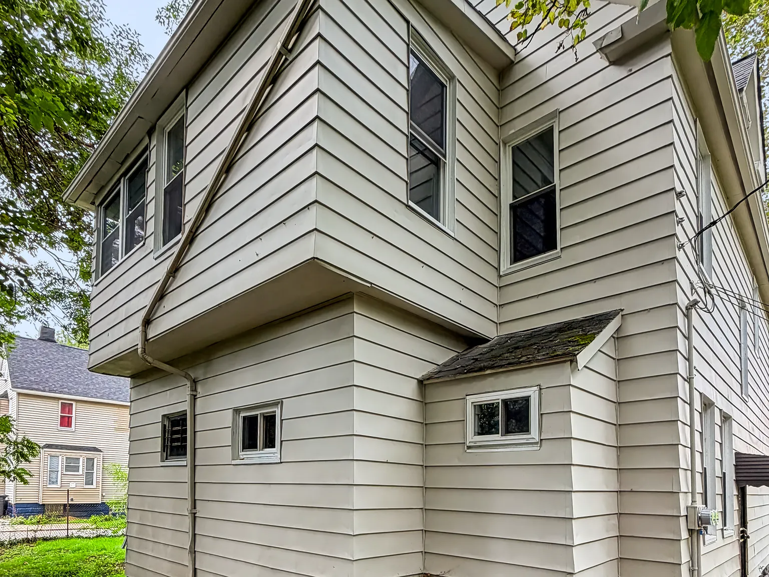 3 bed, 812 sqft, $1,300 — Photo 2