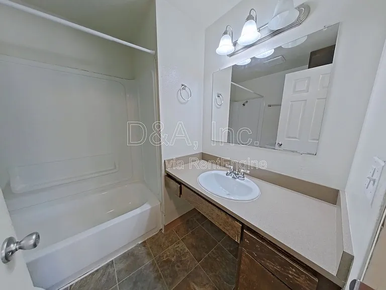 108 NE Conifer Blvd #3 — Photo 10