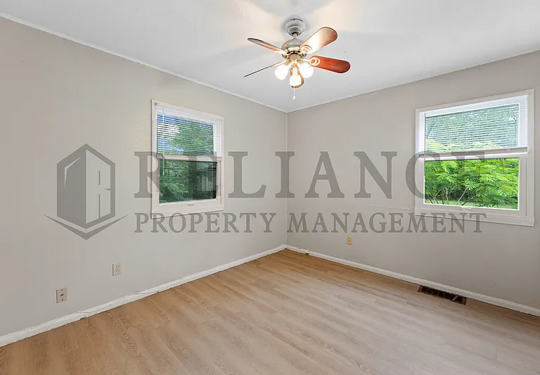 2450 N Prince St — Photo 13