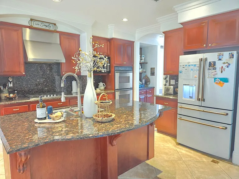 2819 Savannah Ct — Photo 13