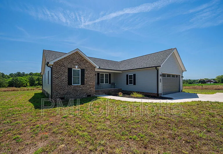 2128 Chatfield Rd — Photo 2