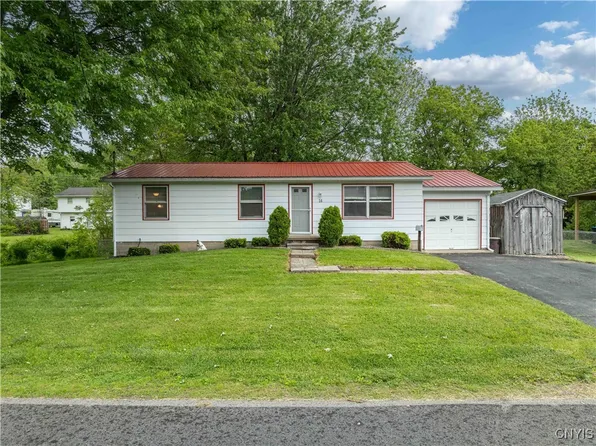 14 Spring St, Sodus, NY 14551