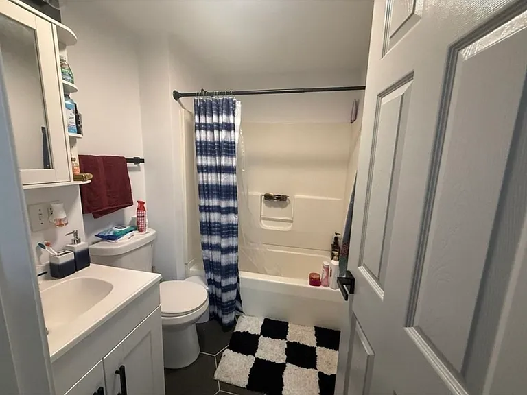 12 Gould St #4 — Photo 3