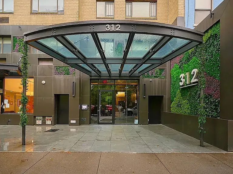 312 E 30th St #10B — Photo 7